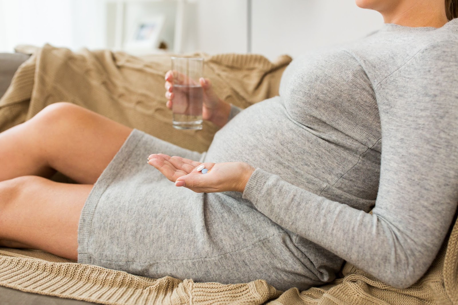 Is Panadol safe in pregnancy? Pregnant woman with pills.